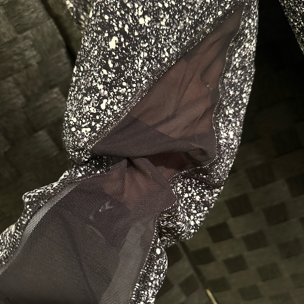 Lululemon Outrun 17” - Picture 7 of 9